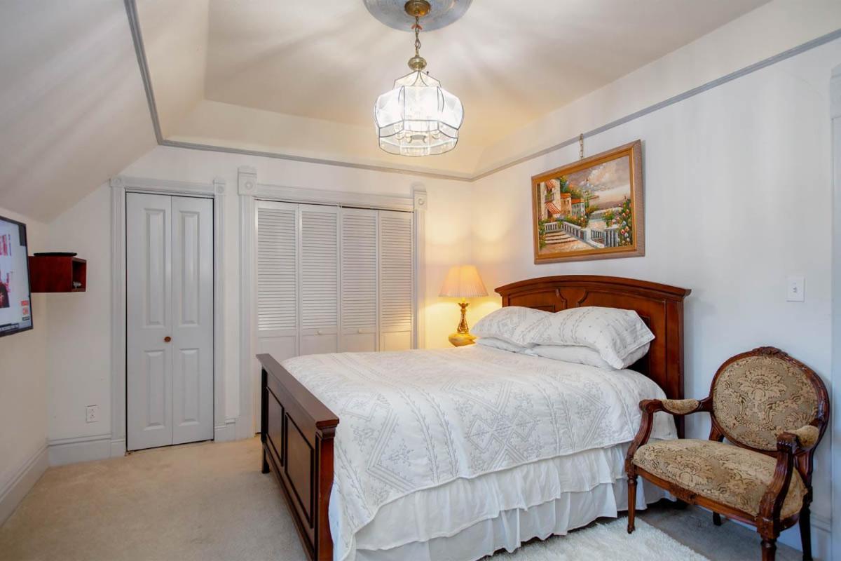 Alameda 3Br Unique Victorian Penthouse With Deck And Outdoor Furniture, Ac, 3 Blocks To Beach & Shopping Center & 2 Free Parking Spaces Exterior foto