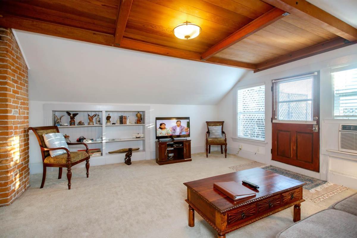 Alameda 3Br Unique Victorian Penthouse With Deck And Outdoor Furniture, Ac, 3 Blocks To Beach & Shopping Center & 2 Free Parking Spaces Exterior foto